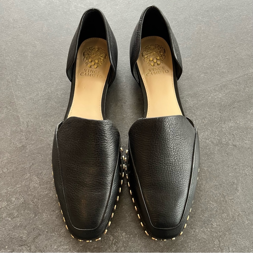 VINCE CAMUTO | Women’s size 10 black Rendolen loafers.